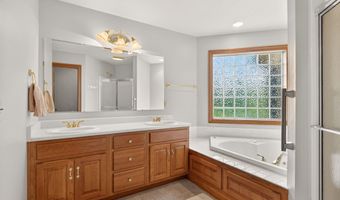1908 Bent Tree Ct, Auburn, IN 46706