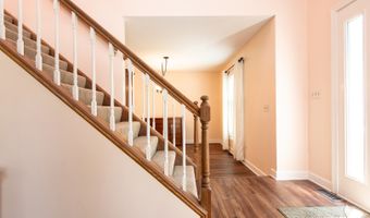 2452 E Hunter Dr, Arlington Heights, IL 60004