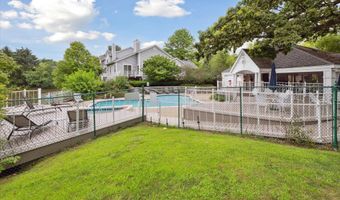 4274 Hillside Dr, Ann Arbor, MI 48105