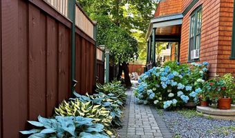 17 Lincoln St, Newport, RI 02840
