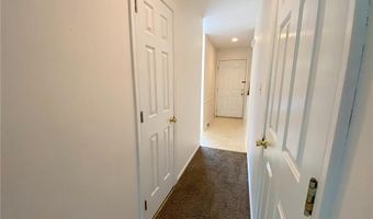 515 Ponds Edge Ln, Allentown, PA 18104