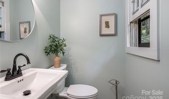 6 Valleywood Ct, Asheville, NC 28803