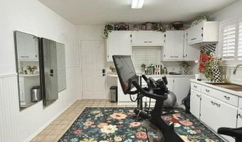 1005 N Shore Dr, Carlsbad, NM 88220