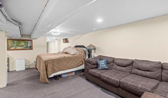687 Hopping Rd, Belford, NJ 07718