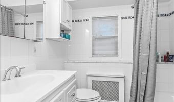 16 Netz Pl, Albertson, NY 11507