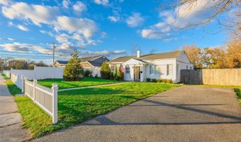 4 Somerset Rd N, Amityville, NY 11701