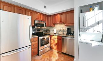 1113 N PITT St #1A, Alexandria, VA 22314