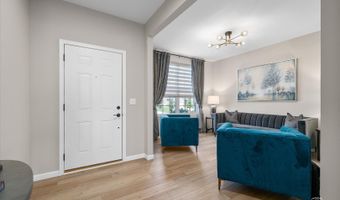 441 Alpine Dr, Algonquin, IL 60102
