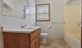 2218 Lee Dr, Akron, OH 44306