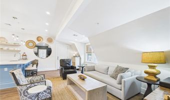 20 E Bowery St 3B, Newport, RI 02840