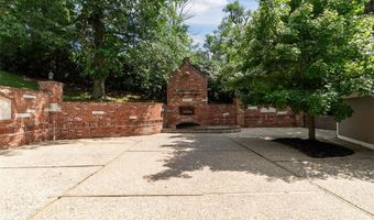 404 Applestone Dr, Ballwin, MO 63021