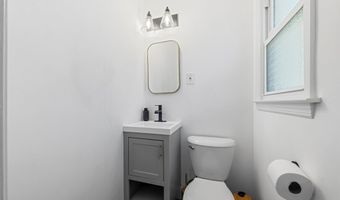 130 Deramo Pl, Bridgeport, CT 06606