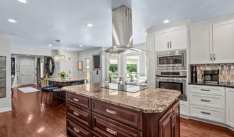 11806 E Arbor Dr, Anchorage, KY 40223