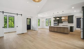 1 Jaytee Dr, Alton, NH 03809