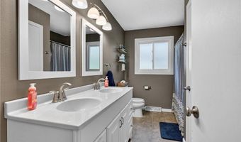 1802 Oak Knoll Dr NE, Alexandria, MN 56308