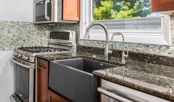 2222 Delaware Dr, Ann Arbor, MI 48103