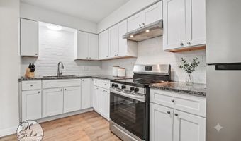 10 Arrowhead Dr 5, Algonquin, IL 60102