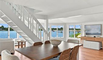 32 King Philip Ave, Barrington, RI 02806
