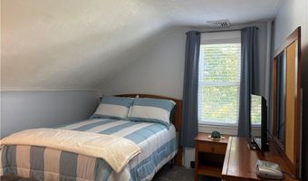 65 Maple Ave, Middletown, RI 02842