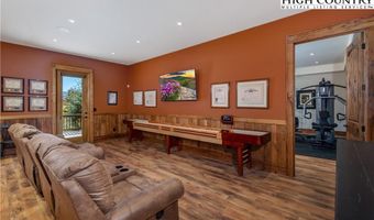 484 Farm Loop Rd, Banner Elk, NC 28604