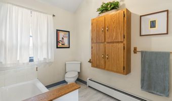 14 Lakeshore Dr, Belgrade, ME 04918