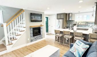 21 Warren Ave 21, Middletown, RI 02842