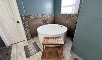 3805 PALOMAS Dr NE, Albuquerque, NM 87110