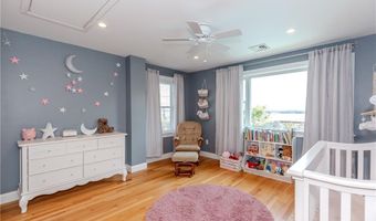 21 Crestwood Rd, Warwick, RI 02886
