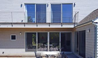 54 Gardiner Dr, Amagansett, NY 11930