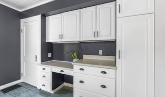 902 Midway Dr, Auburn, IN 46706
