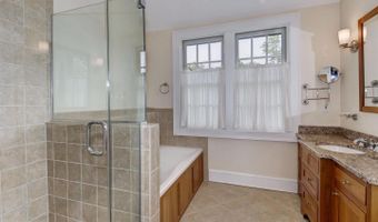 4706 32ND St N, Arlington, VA 22207