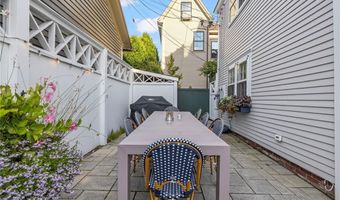 28 John St, Newport, RI 02840