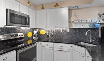 1142 LAKE HERON Dr 2B, Annapolis, MD 21403
