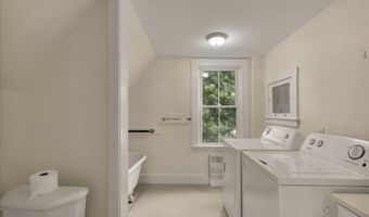 92 Cedar St, Belfast, ME 04915