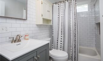 24 Southmayd St, Newport, RI 02840