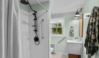 72 Kane Ave, Middletown, RI 02842