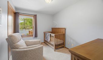 1917 E GLENDALE Ave, Appleton, WI 54911