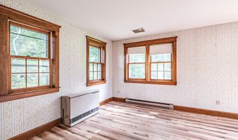 4 Pineway Dr, Auburn, ME 04210