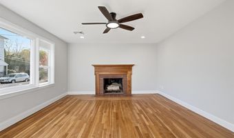 73 Tucker St, Lincoln, RI 02865