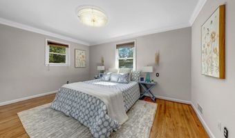 8706 BRAEBURN Dr, Annandale, VA 22003