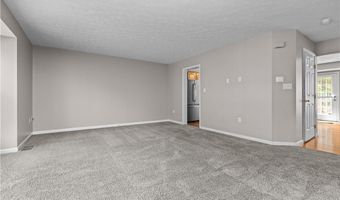 660 Village Green Blvd E, Adams Twp., PA 16046
