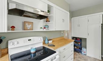 1624 Krumroy Rd, Akron, OH 44306