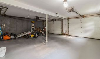 8 Laurel Dr, Brookfield, CT 06804