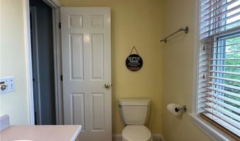 8 Linden St, Bristol, RI 02809