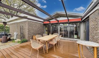 2800 S BRIARWOOD Dr W, Arlington Heights, IL 60005