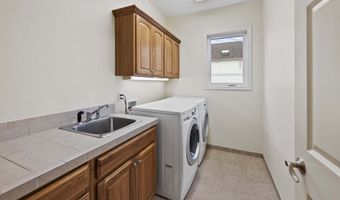 230 Roundhouse Rd, Astoria, OR 97103