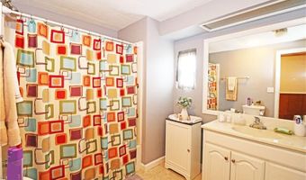 56 Bayview Pkwy, Middletown, RI 02842