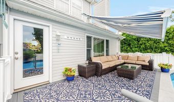 18 South Plz, Amity Harbor, NY 11701