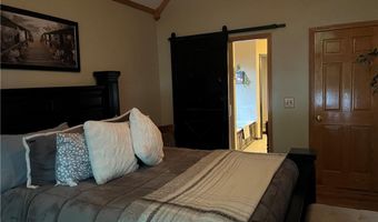 15733 Pine Cir, Basehor, KS 66007