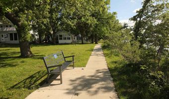 162 Pillsbury Pt, Arnolds Park, IA 51331